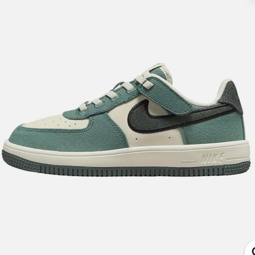 NWOT Preschool Nike Air Force 1 Low EasyOn LV8 3 Coconut Milk/Vintage Green Sz 8